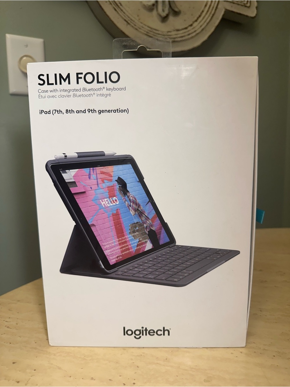 Logitech Slim Folio Keyboard Case for iPad 7th, 8th & 9th Gen (920-009473) NEW